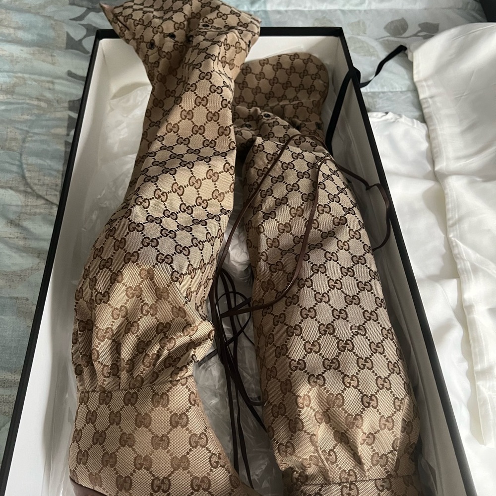 Gucci boots cloth